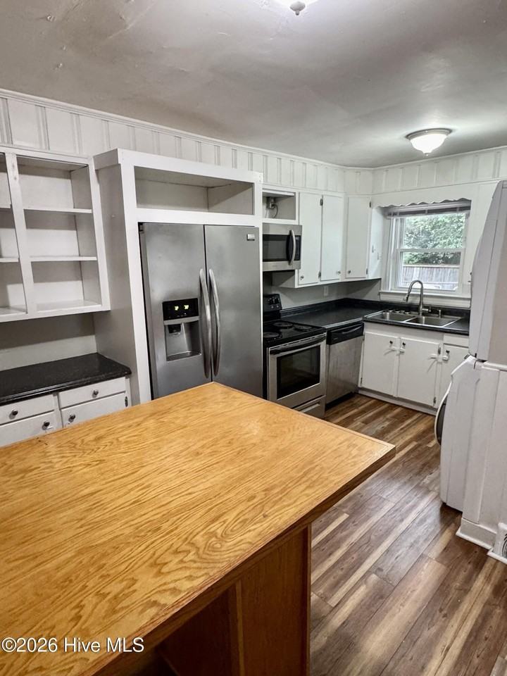 1307 Willow St #B - Photo 4 of 15