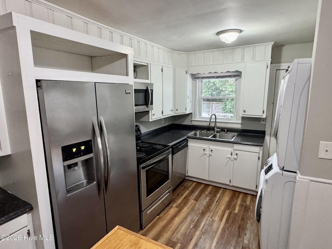 1307 Willow St #B - Photo 5 of 15