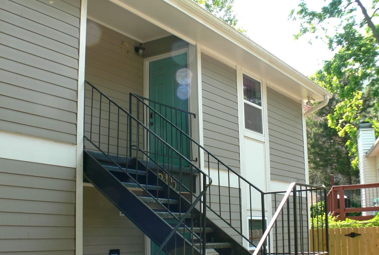 815 Clay St #C - Photo 2 of 16