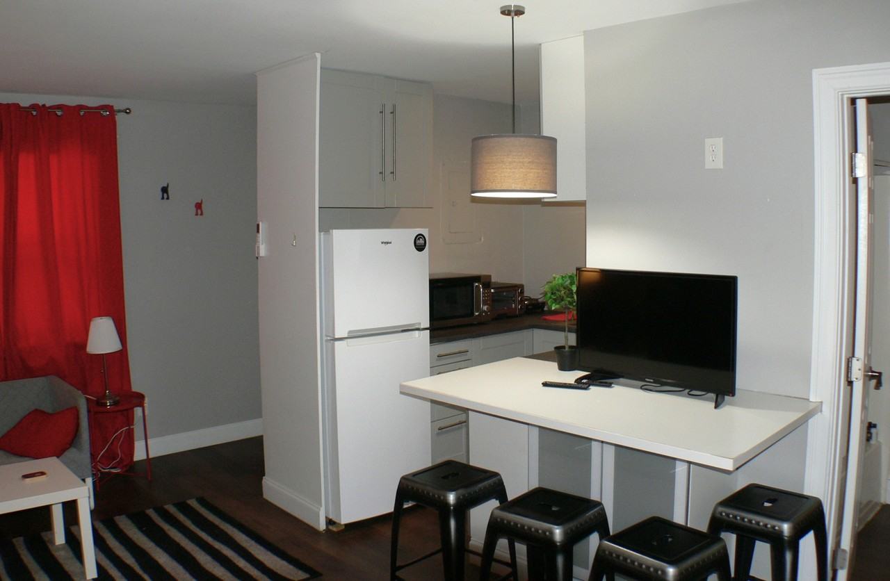 815 Clay St #C - Photo 7 of 16