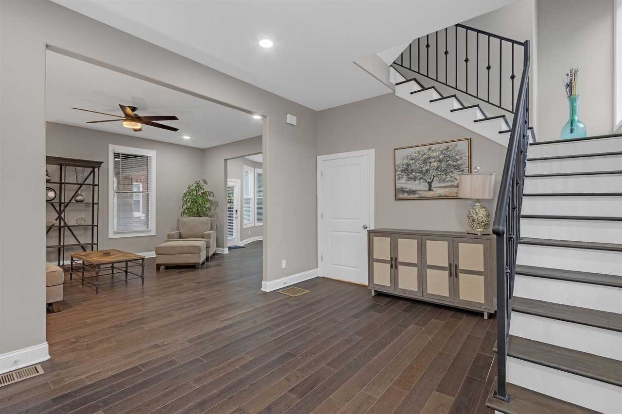 1295 Vinton Ave - Photo 3 of 35