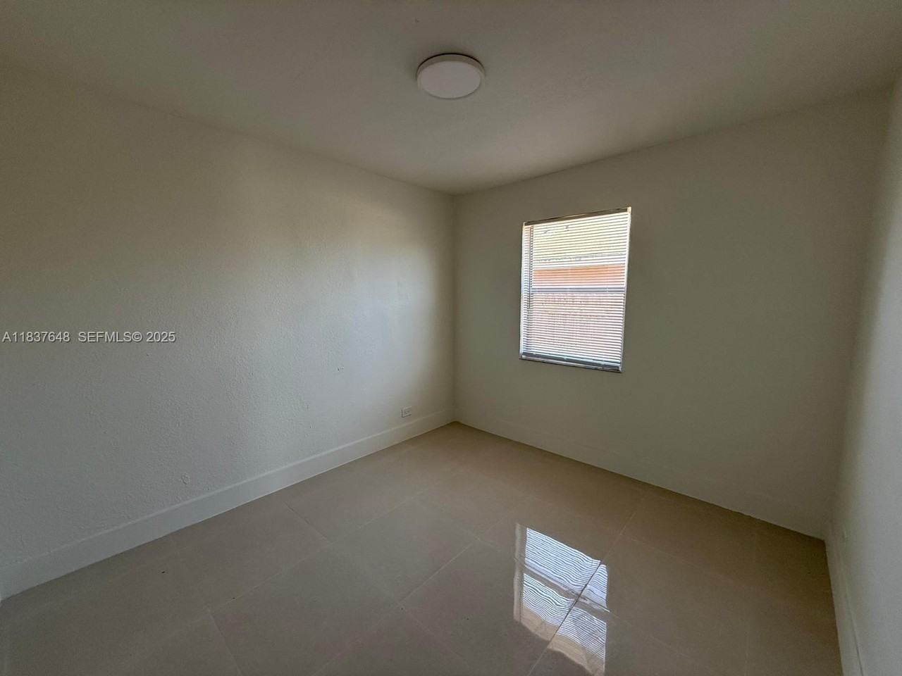 1494 W 34th St - Photo 5 of 8