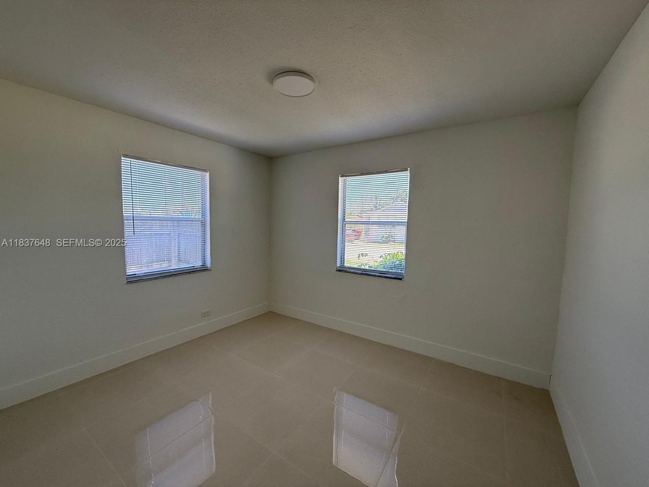 1494 W 34th St - Photo 7 of 8