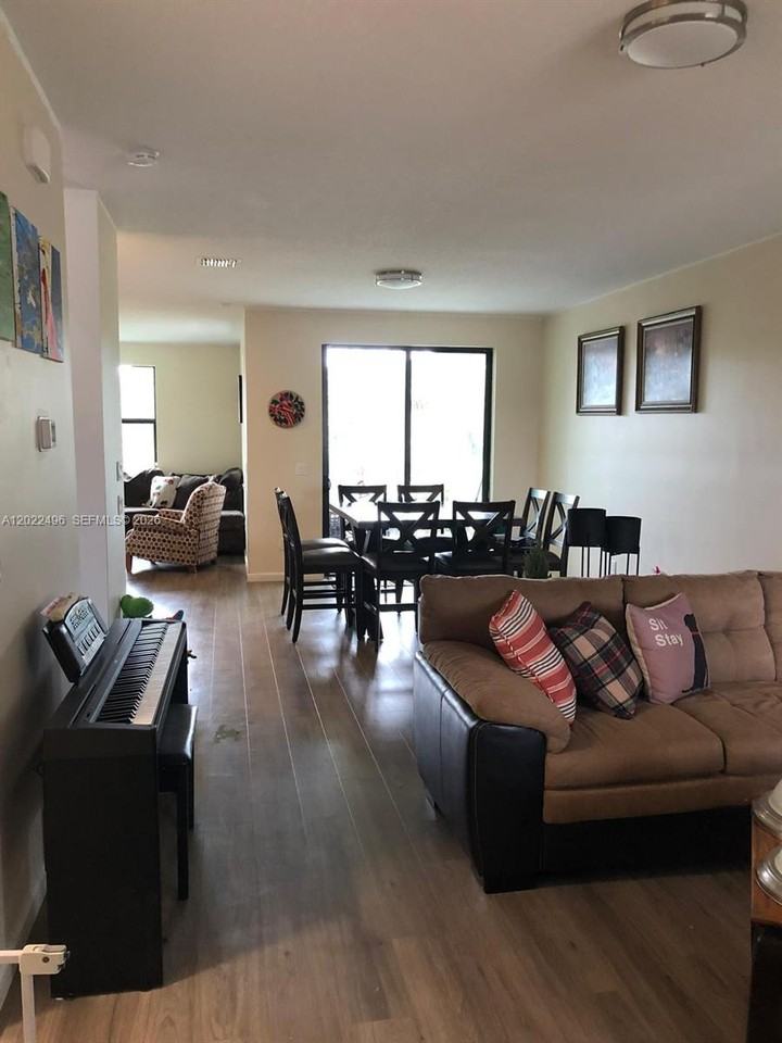 115 Nw 36th Ave - Photo 3 of 8