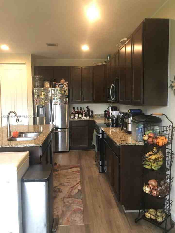 115 Nw 36th Ave - Photo 5 of 8