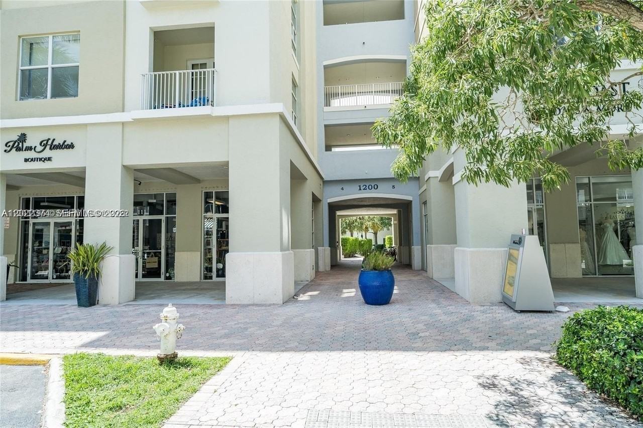 1200 Town Center Dr #513
