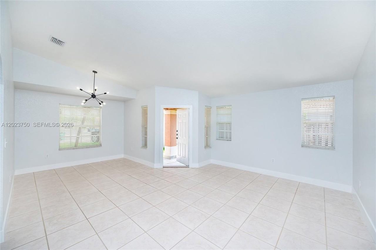 16452 Sw 99th Ln #16452 - Photo 4 of 27