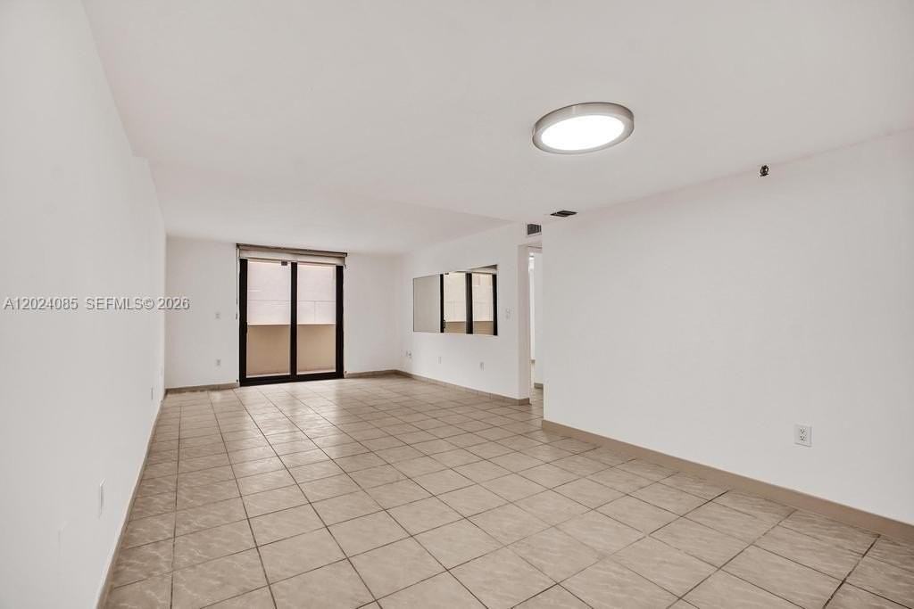 1623 Collins Ave #512 - Photo 6 of 43