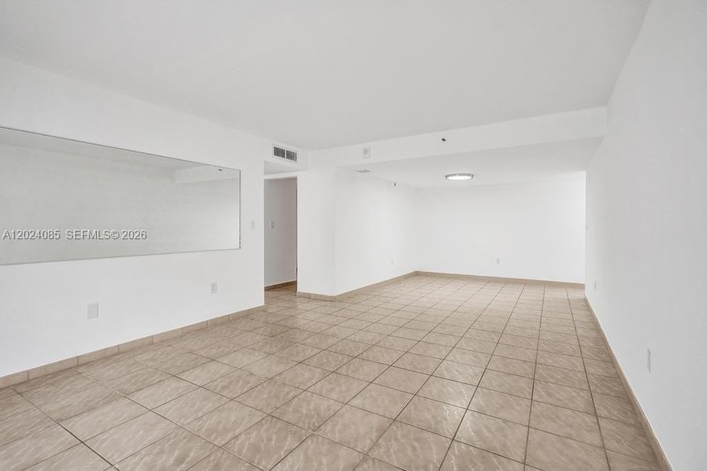 1623 Collins Ave #512 - Photo 7 of 43