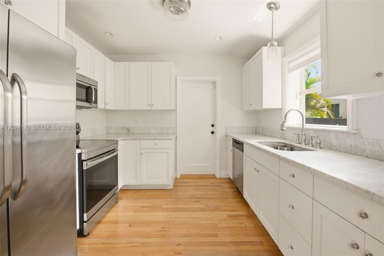 131 Ne 97th St - Photo 6 of 14
