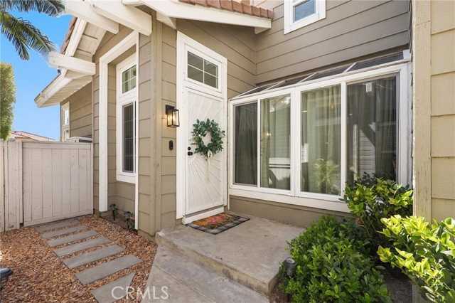 2332 Aspen St - Photo 2 of 8