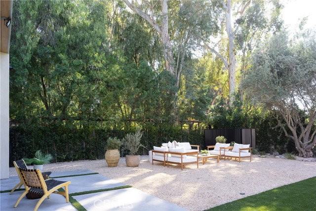 23340 Collins St - Photo 2 of 8