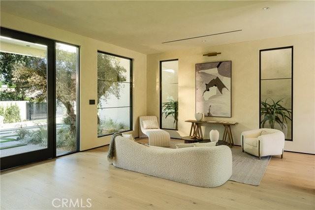 23340 Collins St - Photo 6 of 8