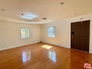 5716 Lasaine Ave - Photo 4 of 8