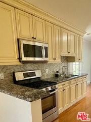 5716 Lasaine Ave - Photo 7 of 8