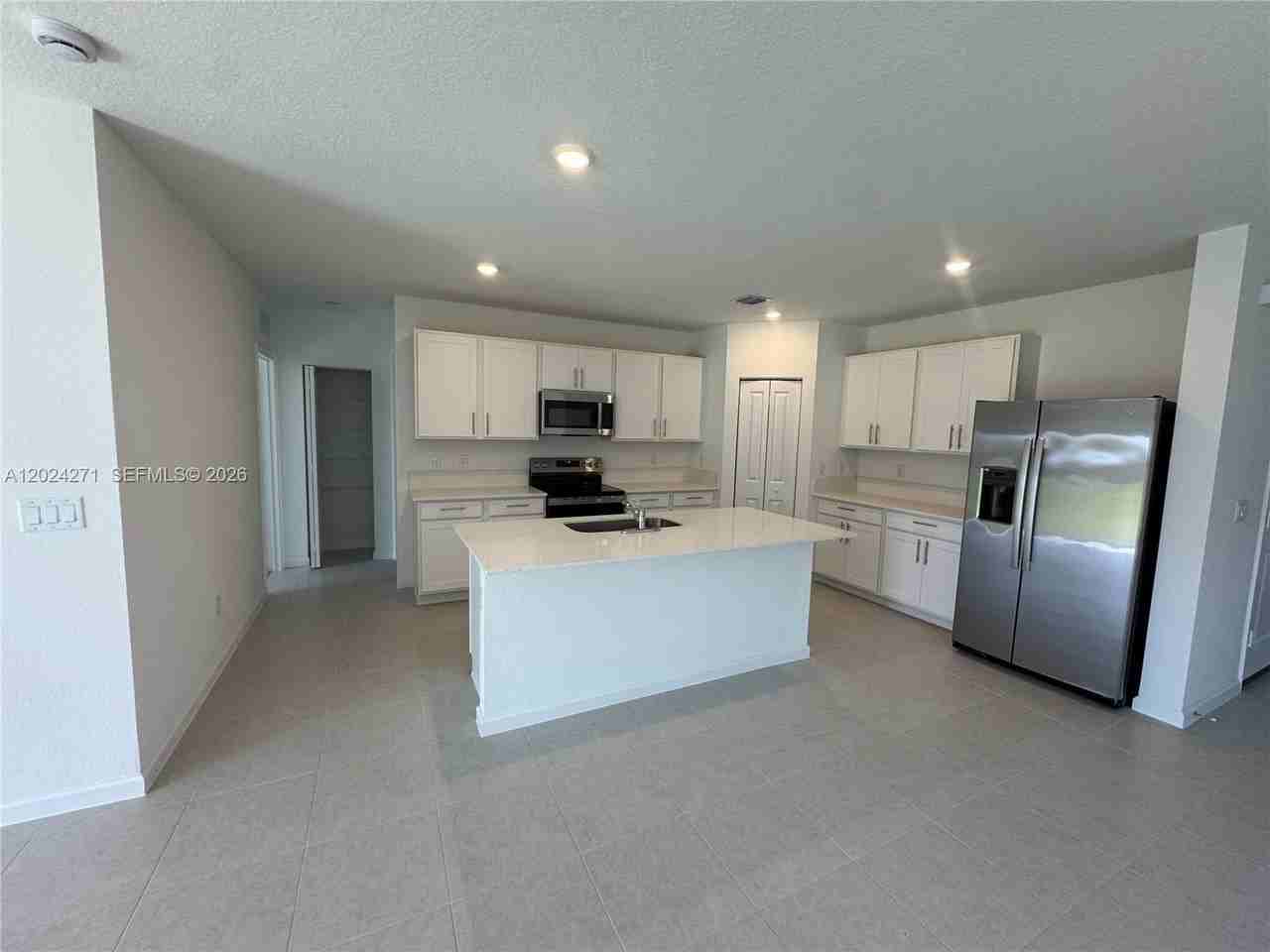 693 Carlyle Way - Photo 2 of 19
