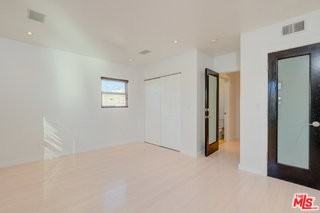 932 S Shenandoah St #3 - Photo 7 of 8