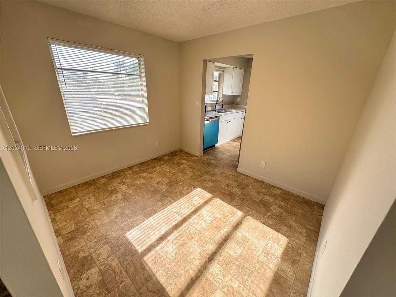 215 Nw 25th St #6 - Photo 4 of 10