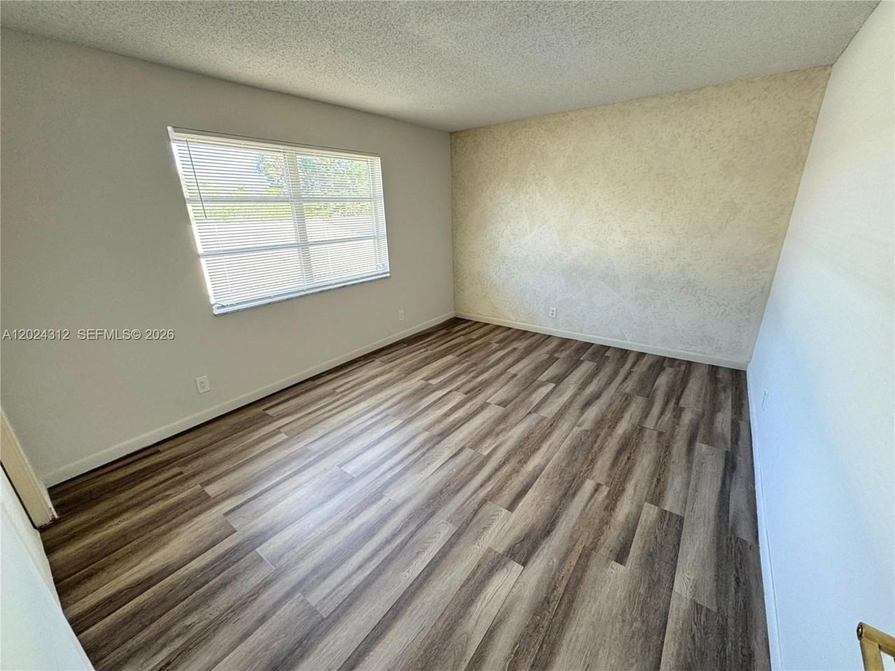 215 Nw 25th St #6 - Photo 7 of 10