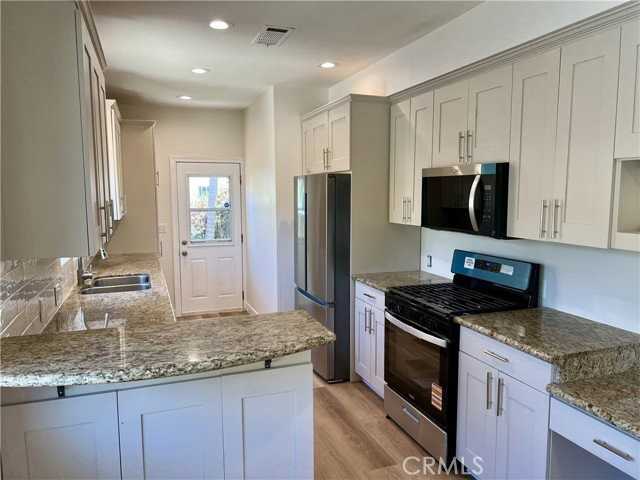 1100 S Highland Ave - Photo 4 of 8