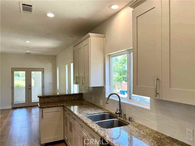 1100 S Highland Ave - Photo 6 of 8