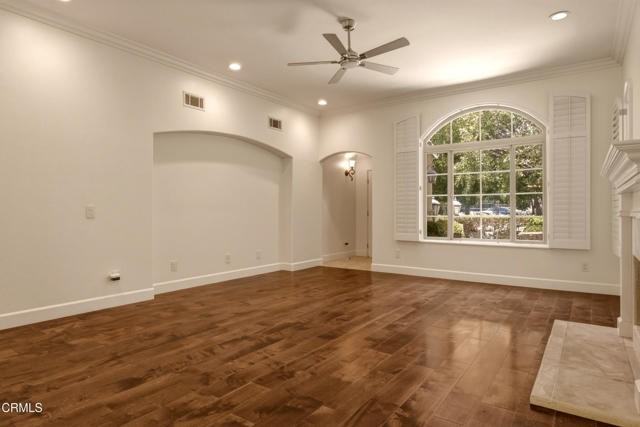 664 S Mansfield Ave - Photo 2 of 7