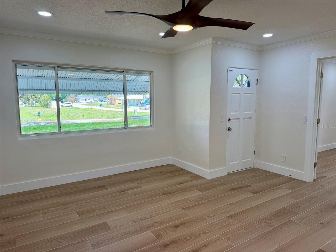 301 Seminole Ave - Photo 6 of 39