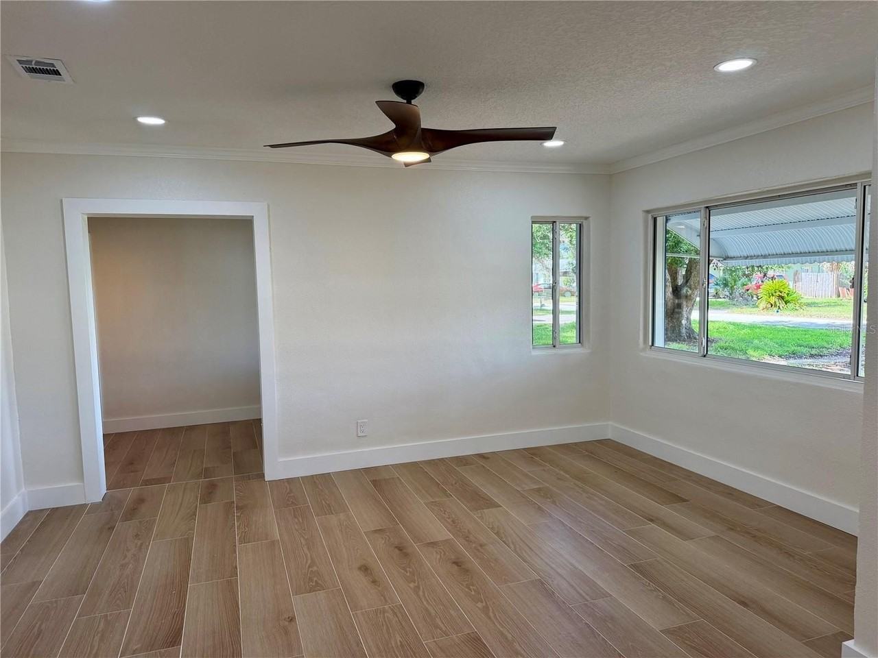 301 Seminole Ave - Photo 7 of 39
