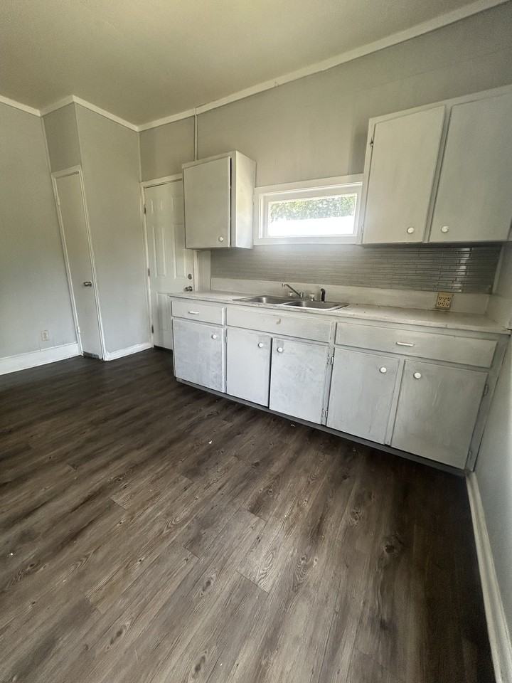 417 Moss St #1 - Photo 2 of 11