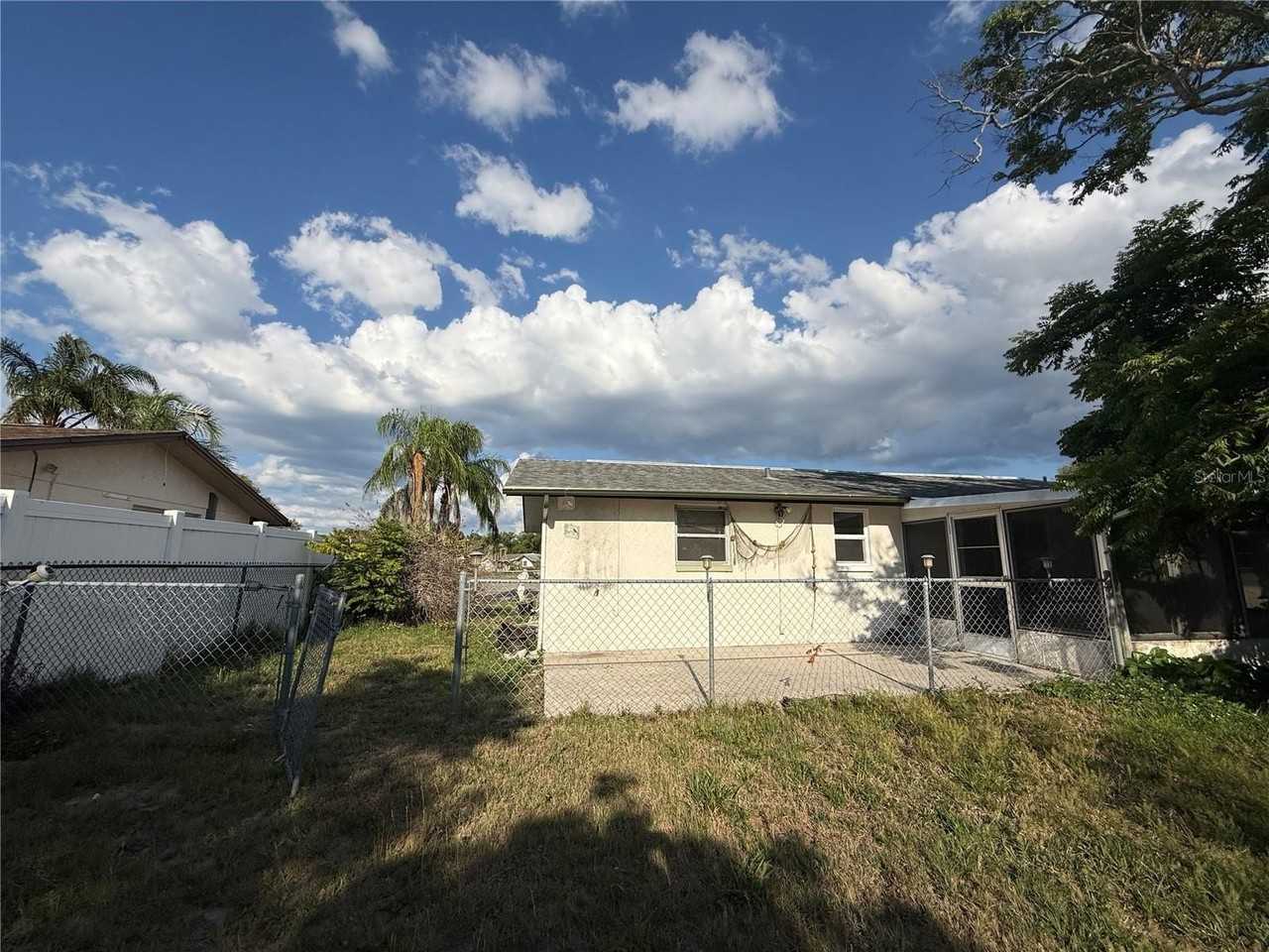 10401 Oleander Dr - Photo 2 of 16
