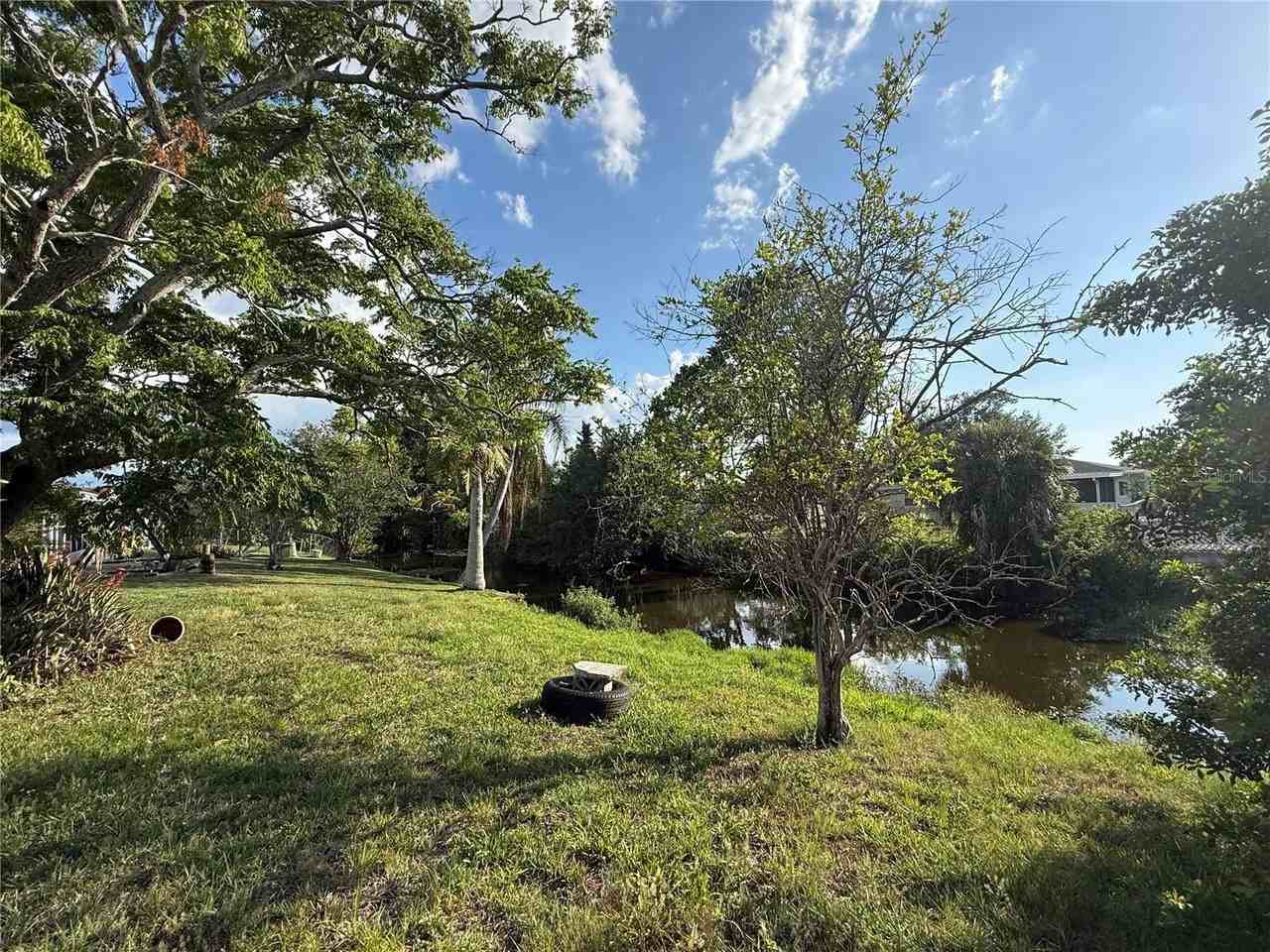 10401 Oleander Dr - Photo 4 of 16