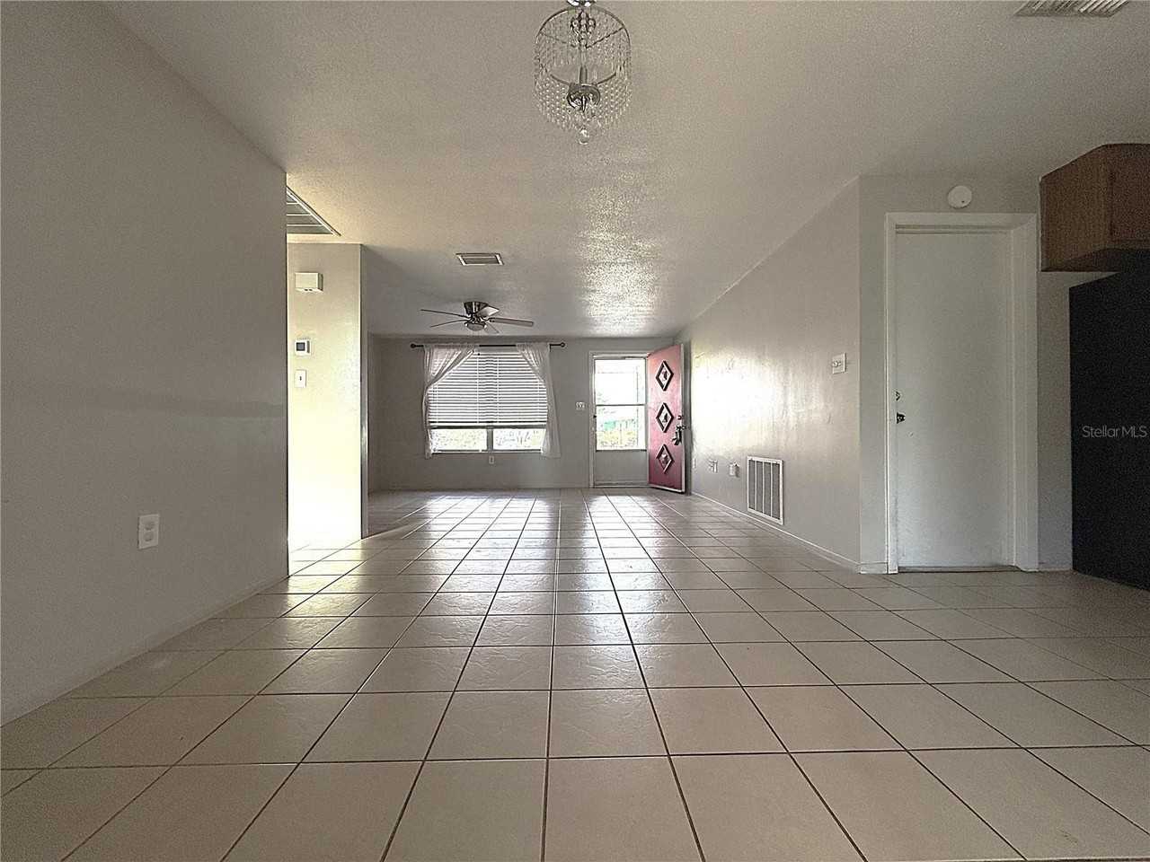 10401 Oleander Dr - Photo 5 of 16