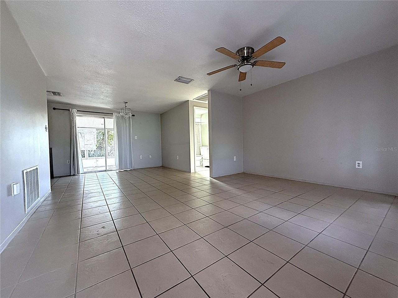 10401 Oleander Dr - Photo 6 of 16