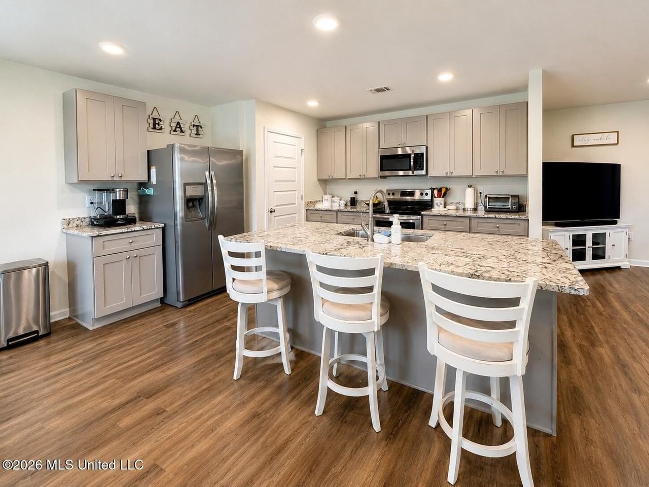 9023 Bellewood Pl - Photo 7 of 23