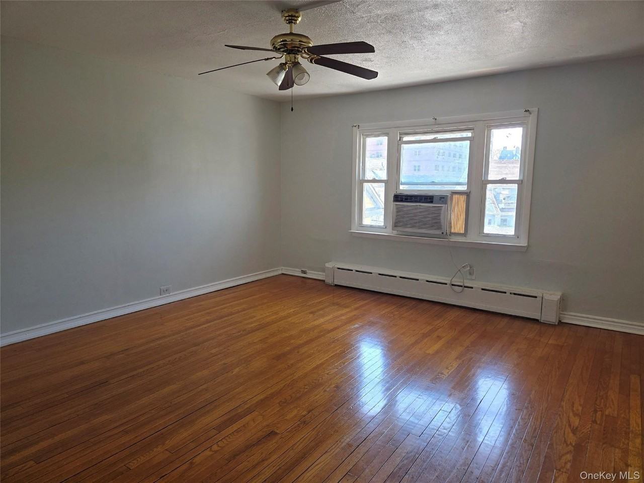 139 Sickles Ave #2 - Photo 5 of 16