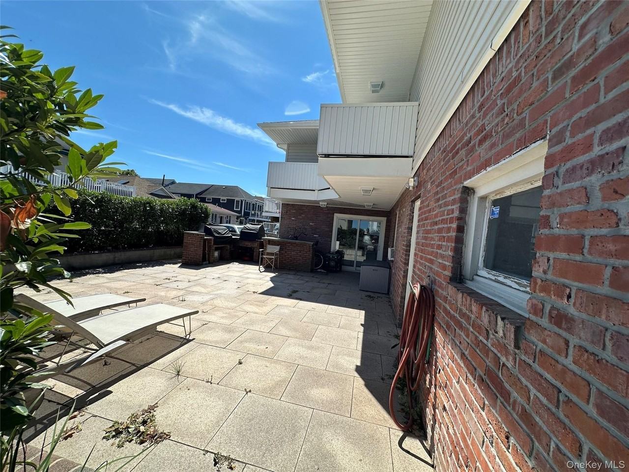 105 Vermont St - Photo 3 of 4