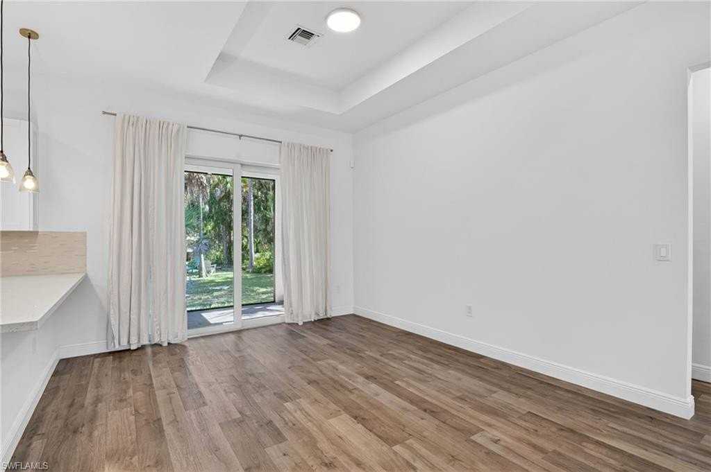 2745 22nd Ave Ne - Photo 5 of 16