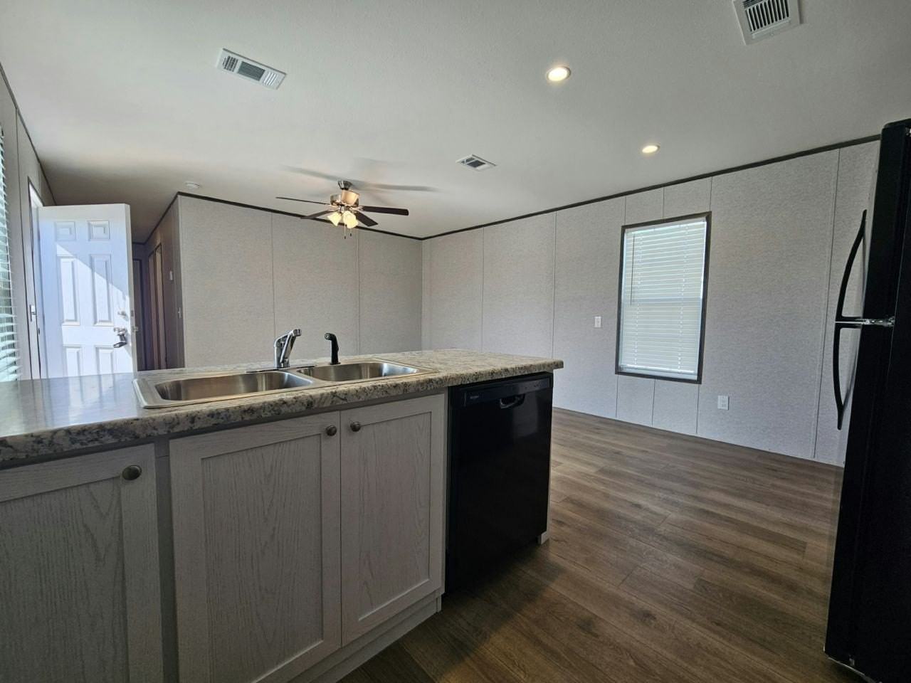 557 Suwanee Dr #2145 - Photo 3 of 8