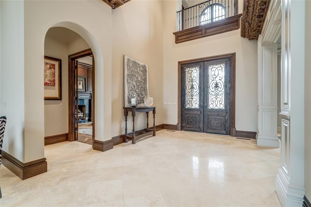 5701 Mistletoe Ct - Photo 6 of 50