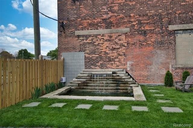 701 W Canfield St #01 - Photo 2 of 23