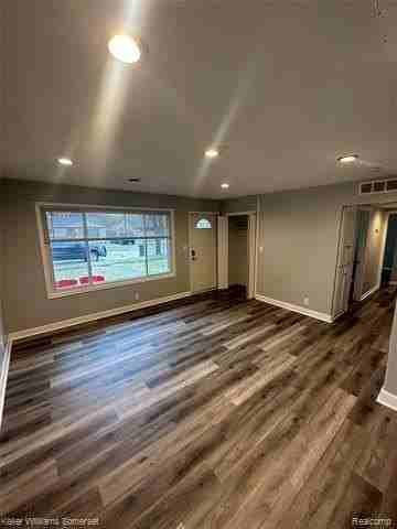22041 Dante St - Photo 2 of 16
