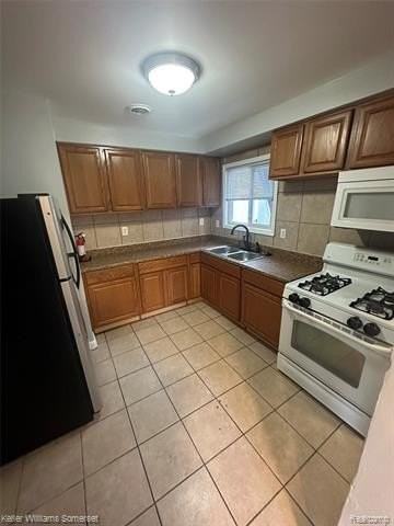 22041 Dante St - Photo 4 of 16