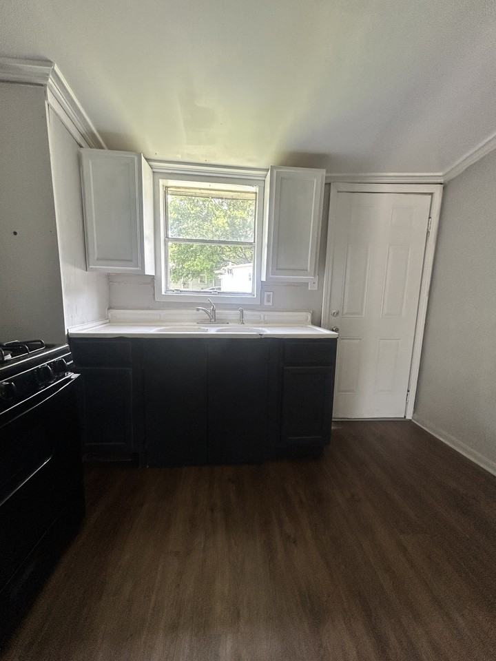 415 Moss St #1 - Photo 2 of 11