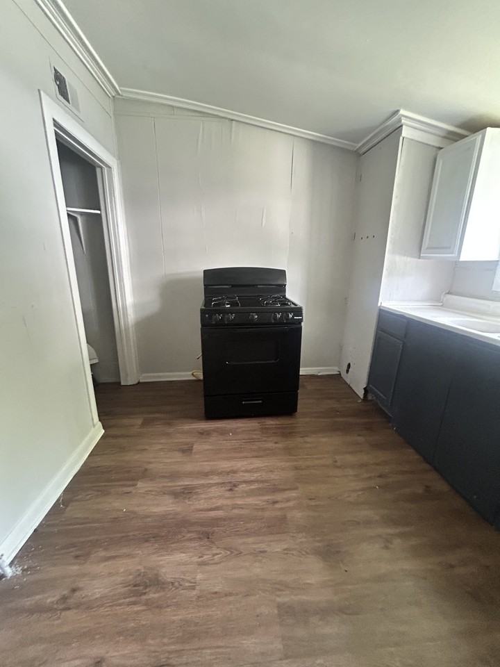 415 Moss St #1 - Photo 3 of 11