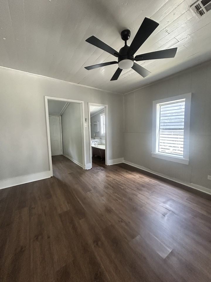 415 Moss St #1 - Photo 6 of 11
