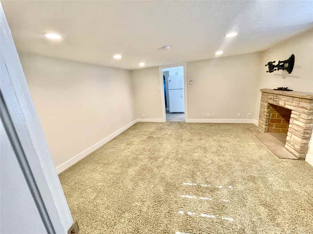 3082 S Connor St - Photo 4 of 21