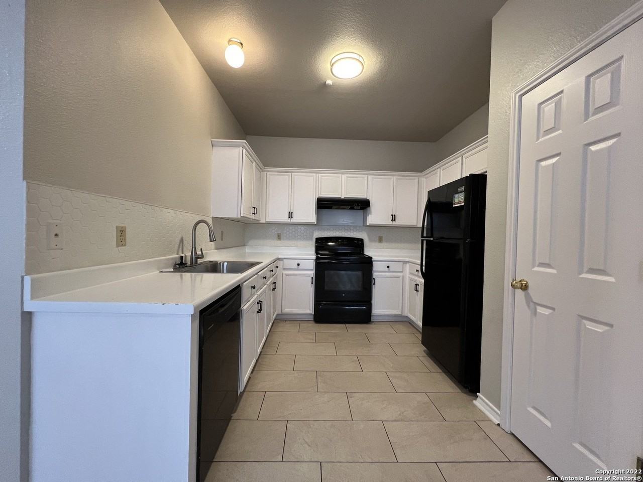 7047 Tourant Rd - Photo 5 of 13