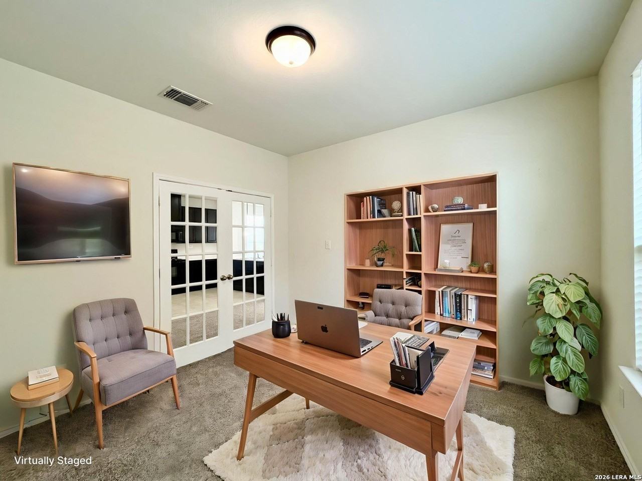 401 Ruby Ritz - Photo 4 of 46