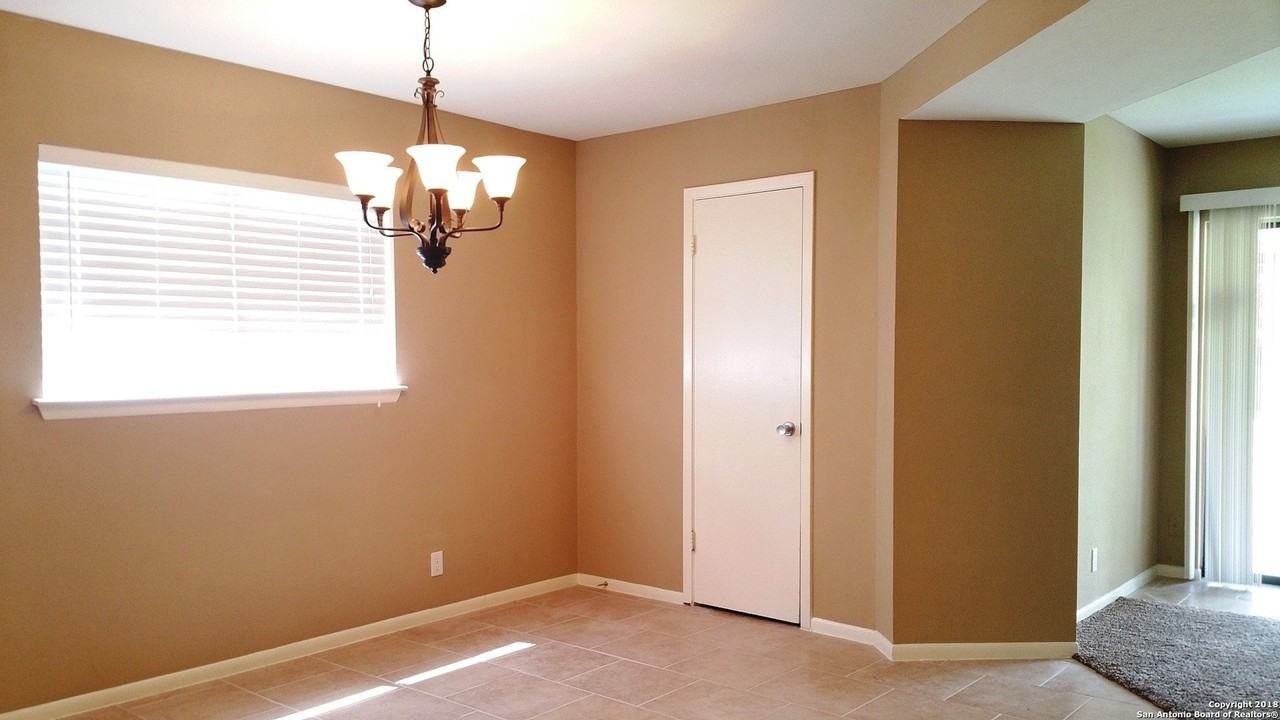 3207 Sackville Dr - Photo 6 of 29