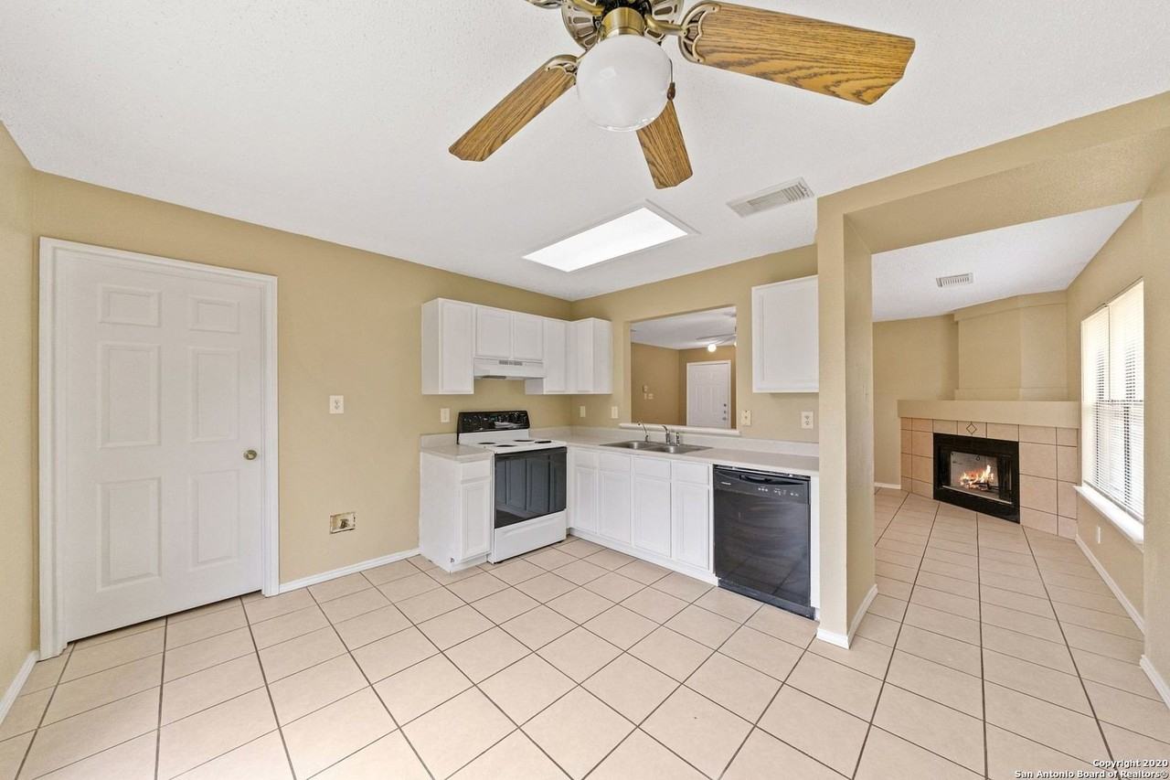 9727 Green Plain Dr - Photo 3 of 10